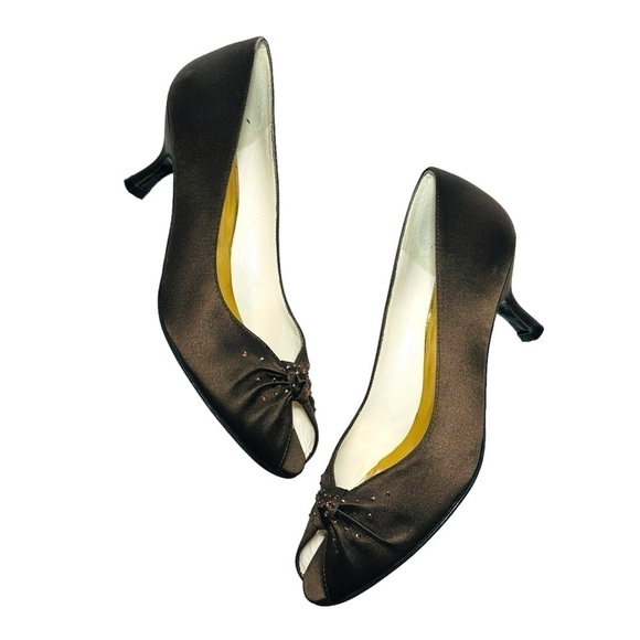Stuart Weitzman Women's Brown Satin Glotallulah Peep Toe Kitten Heels size 7.5 - Picture 5 of 12